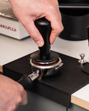Gekalibreerde klik tamper 58,5mm - Barista Essentials - Koffiestore.nl